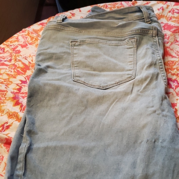 Old navy plus size denim jeans - Picture 3 of 7